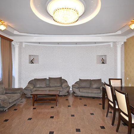 Armenak Apartment 5-Комнатная Yerevan Bagian luar foto