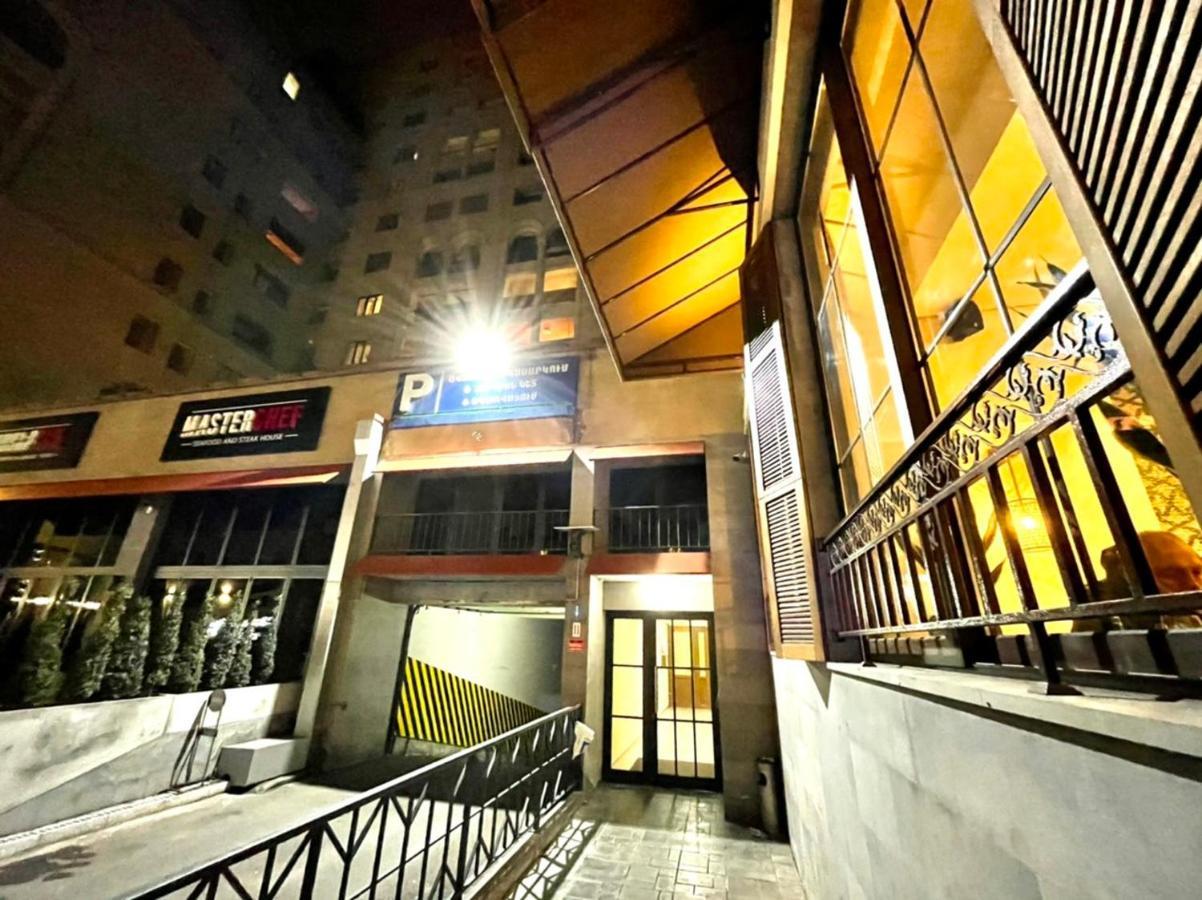Armenak Apartment 5-Комнатная Yerevan Bagian luar foto