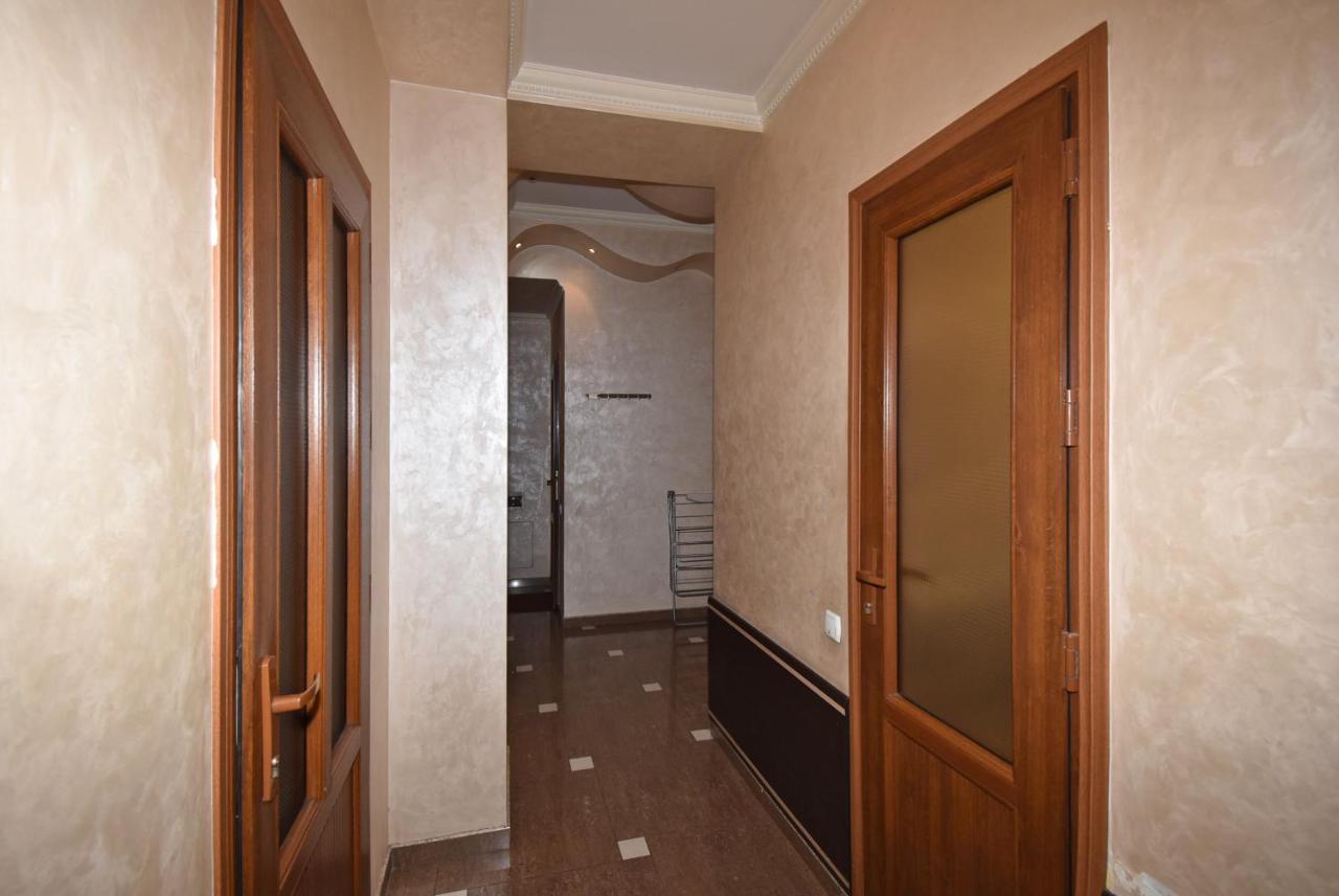 Armenak Apartment 5-Комнатная Yerevan Bagian luar foto