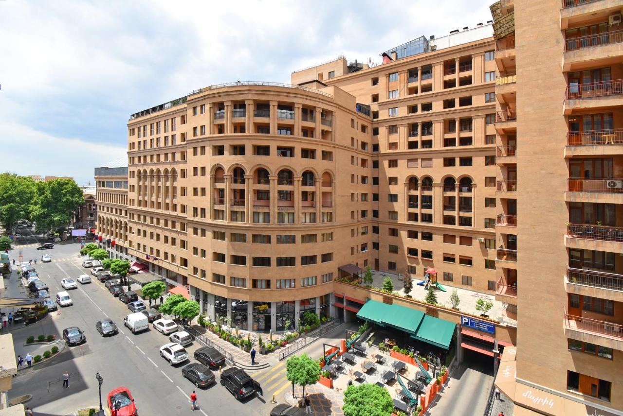 Armenak Apartment 5-Комнатная Yerevan Bagian luar foto