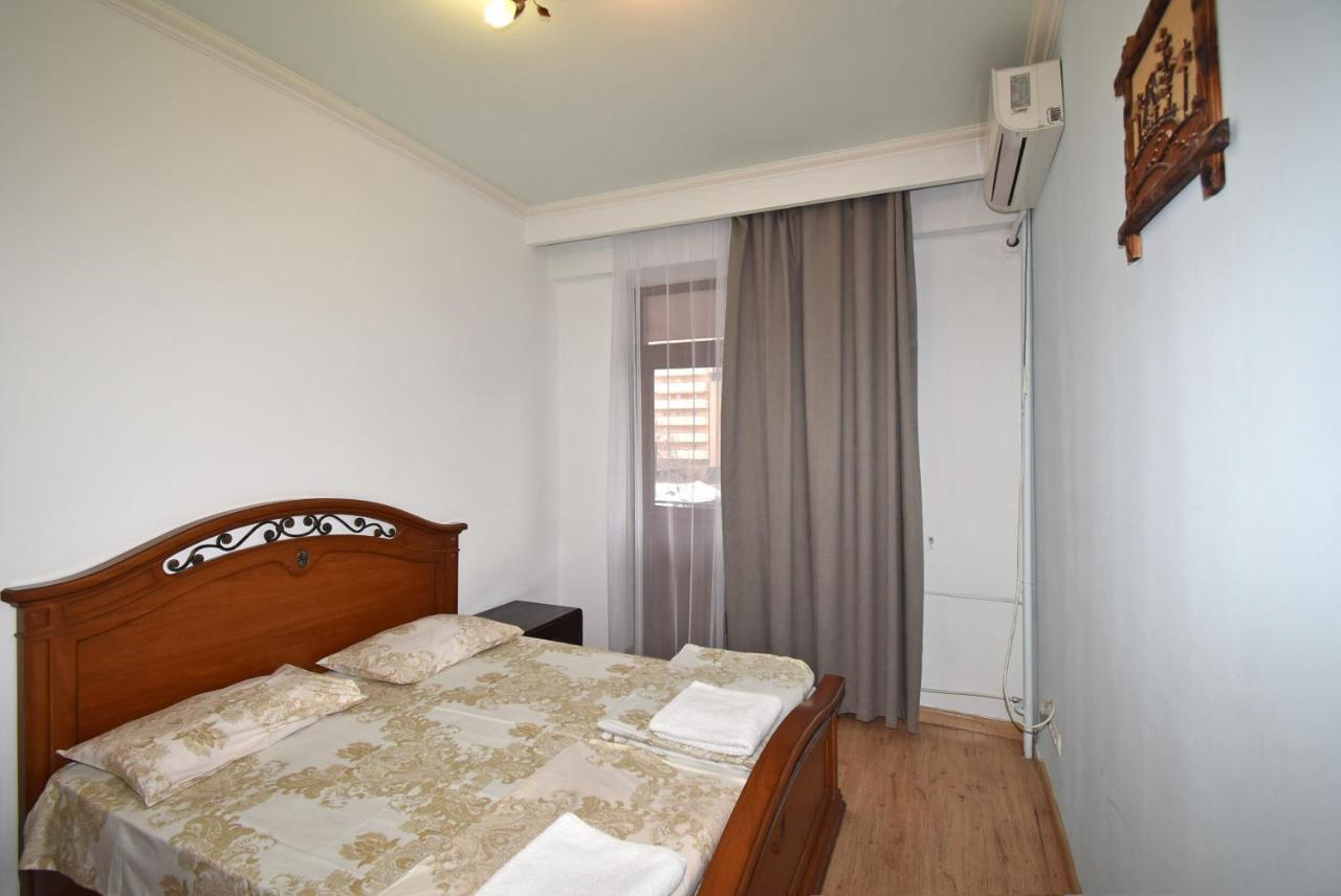 Armenak Apartment 5-Комнатная Yerevan Bagian luar foto
