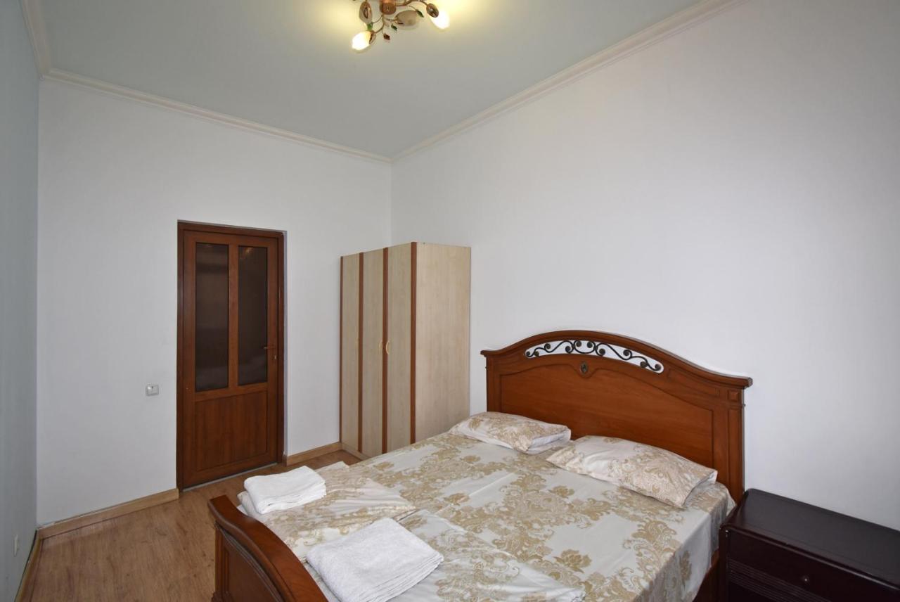 Armenak Apartment 5-Комнатная Yerevan Bagian luar foto