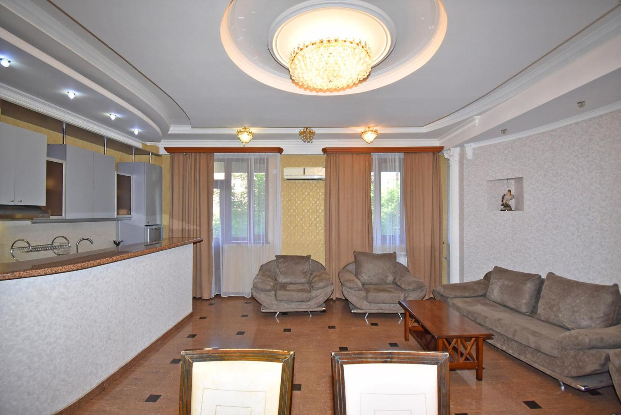 Armenak Apartment 5-Комнатная Yerevan Bagian luar foto