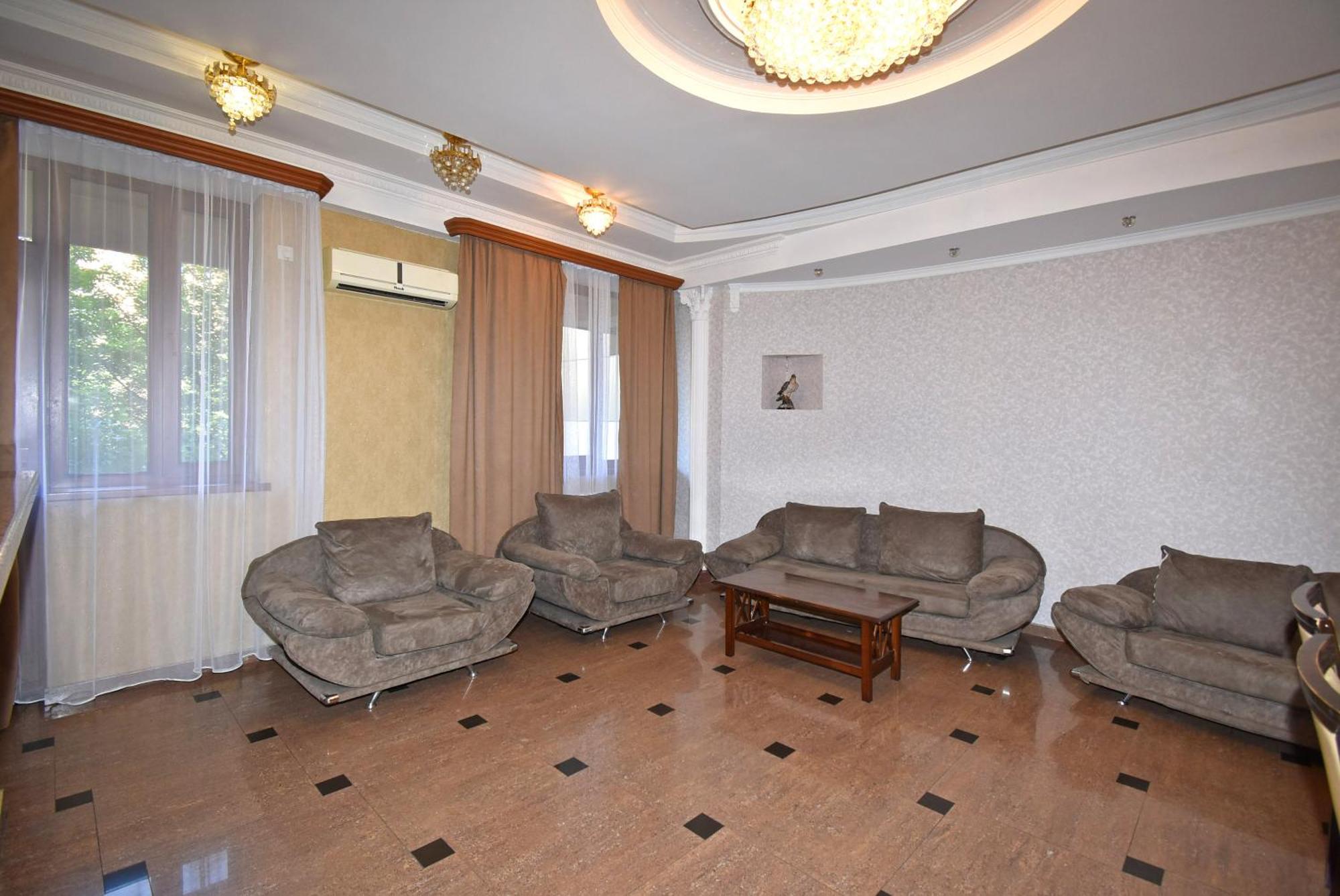 Armenak Apartment 5-Комнатная Yerevan Bagian luar foto